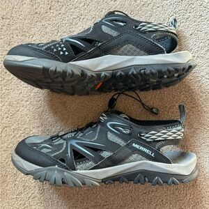 Merrell Women’s Closed Toe Sandals Size 8